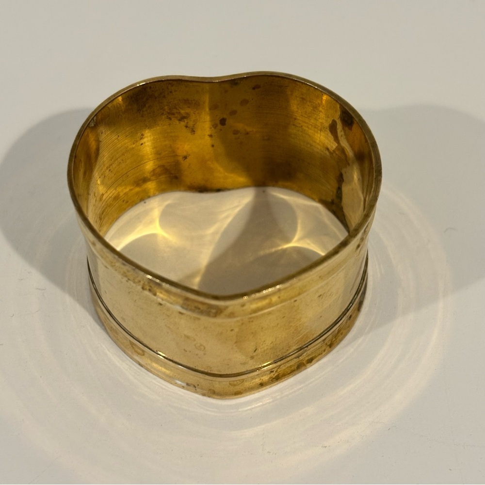 Vintage brass heart shaped napkin ring holders SET OF FOUR - Picture 11 of 12